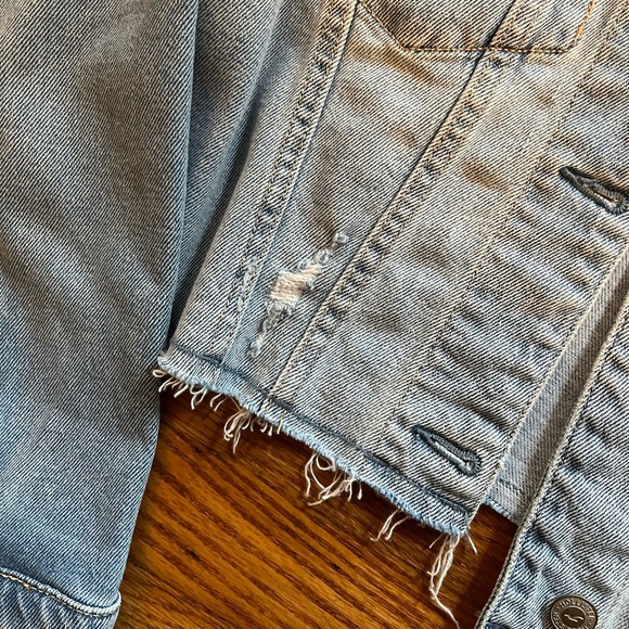 hollister cropped denim jacket!! - Picture 7 of 7